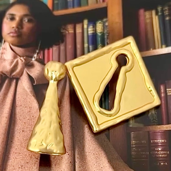 Schiaparelli Style Keyhole Earrings - Picture 5 of 7